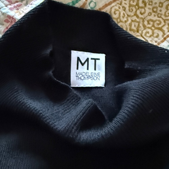 black MT sweater - Picture 4 of 4